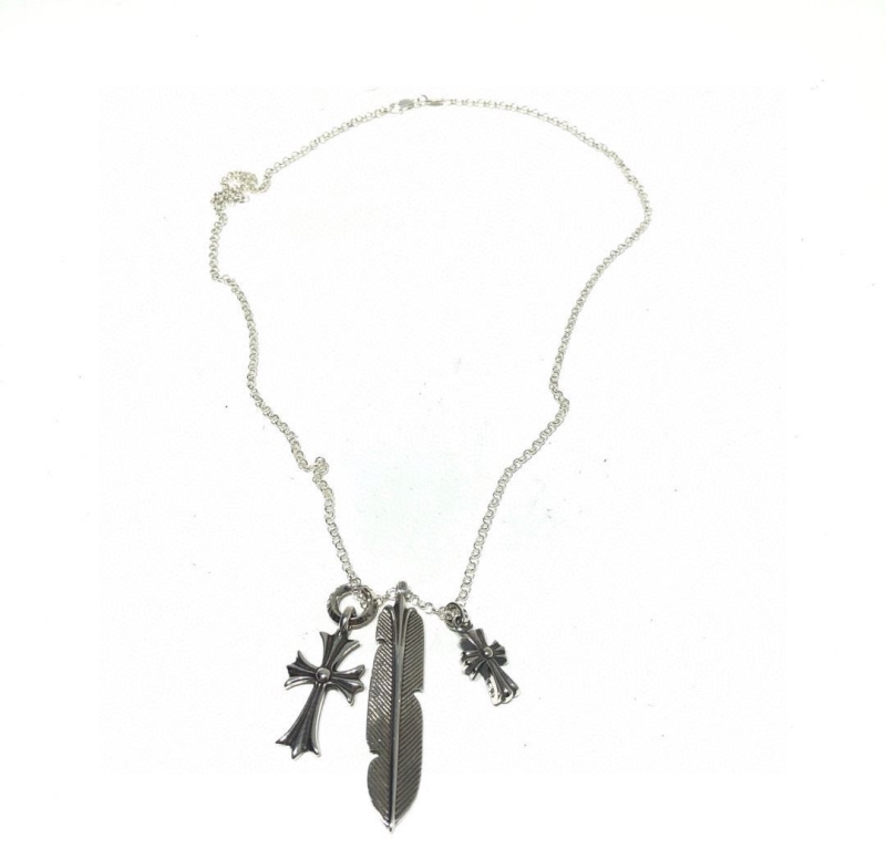 Ch*0me He**ts necklaces